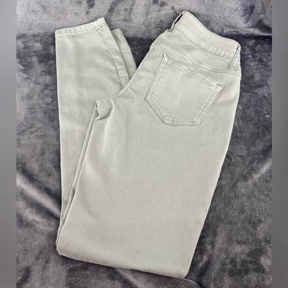 Maurices Light Sage Green Jegging Pant Skinny Jean Size XS Regular